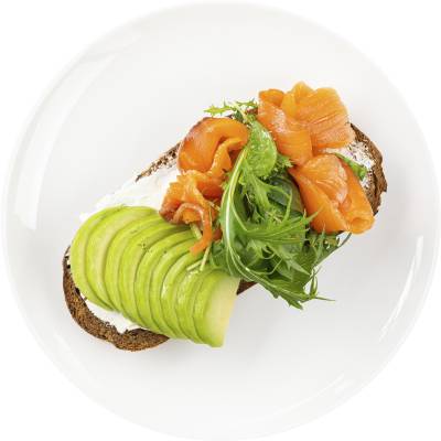 Брускетта с тартарт из авокадо и яйцом и лососем шеф-посола