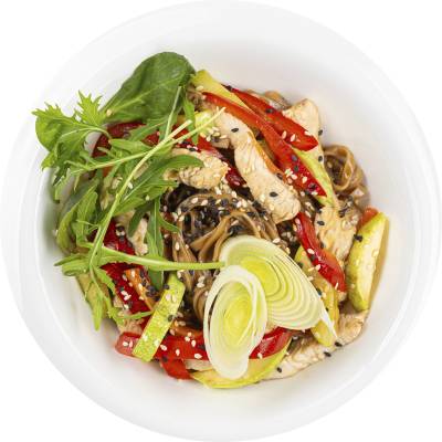 Гречневая соба с индейкой и овощами