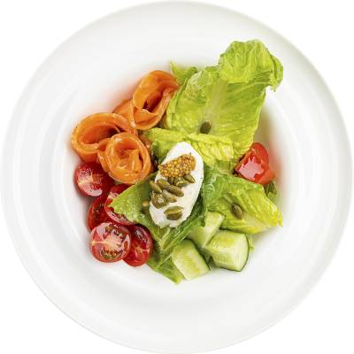 Салат с форелью и творожным сыром